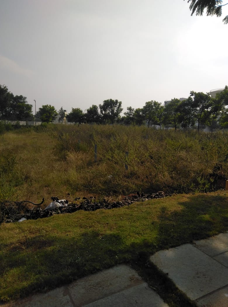 Open Plot for sale in Kom