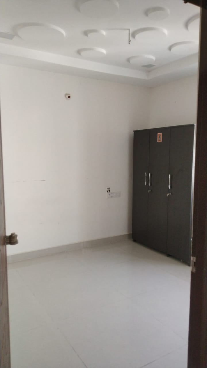 3 BHK Flat For sale in Mi