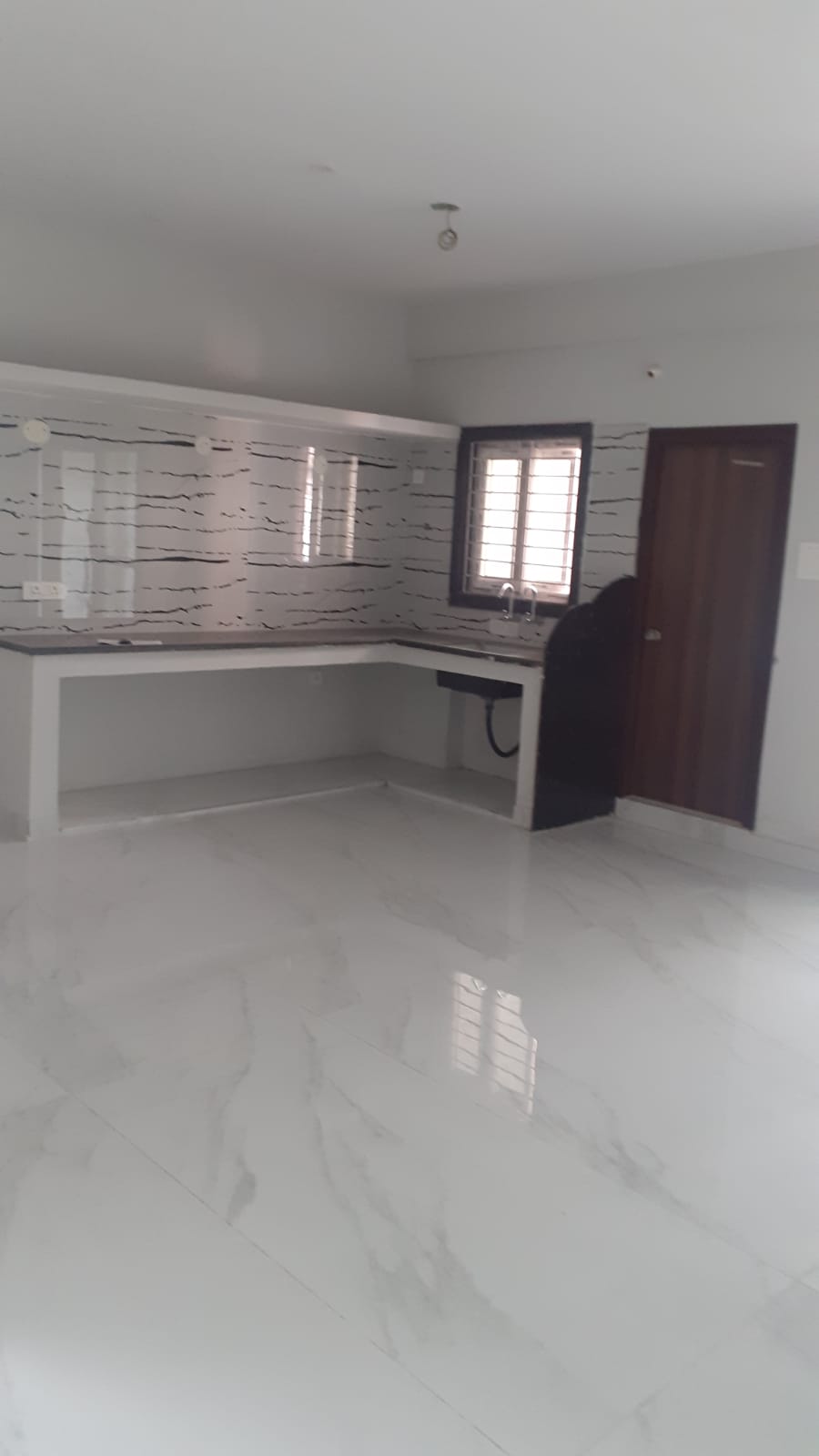 2 BHK Flat For sale in Ta