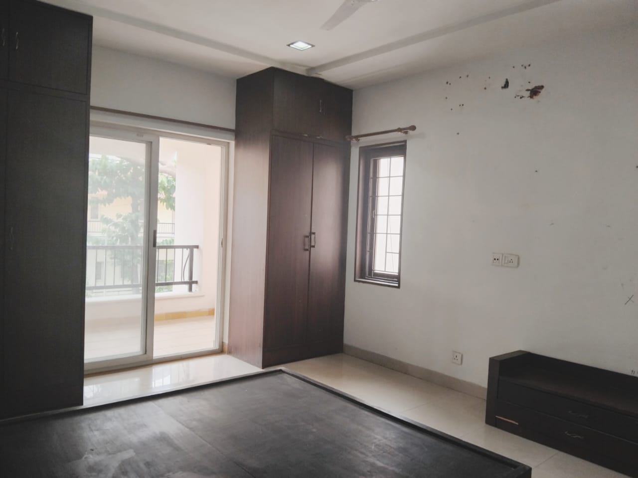 3 BHK Flat for sale in Ma