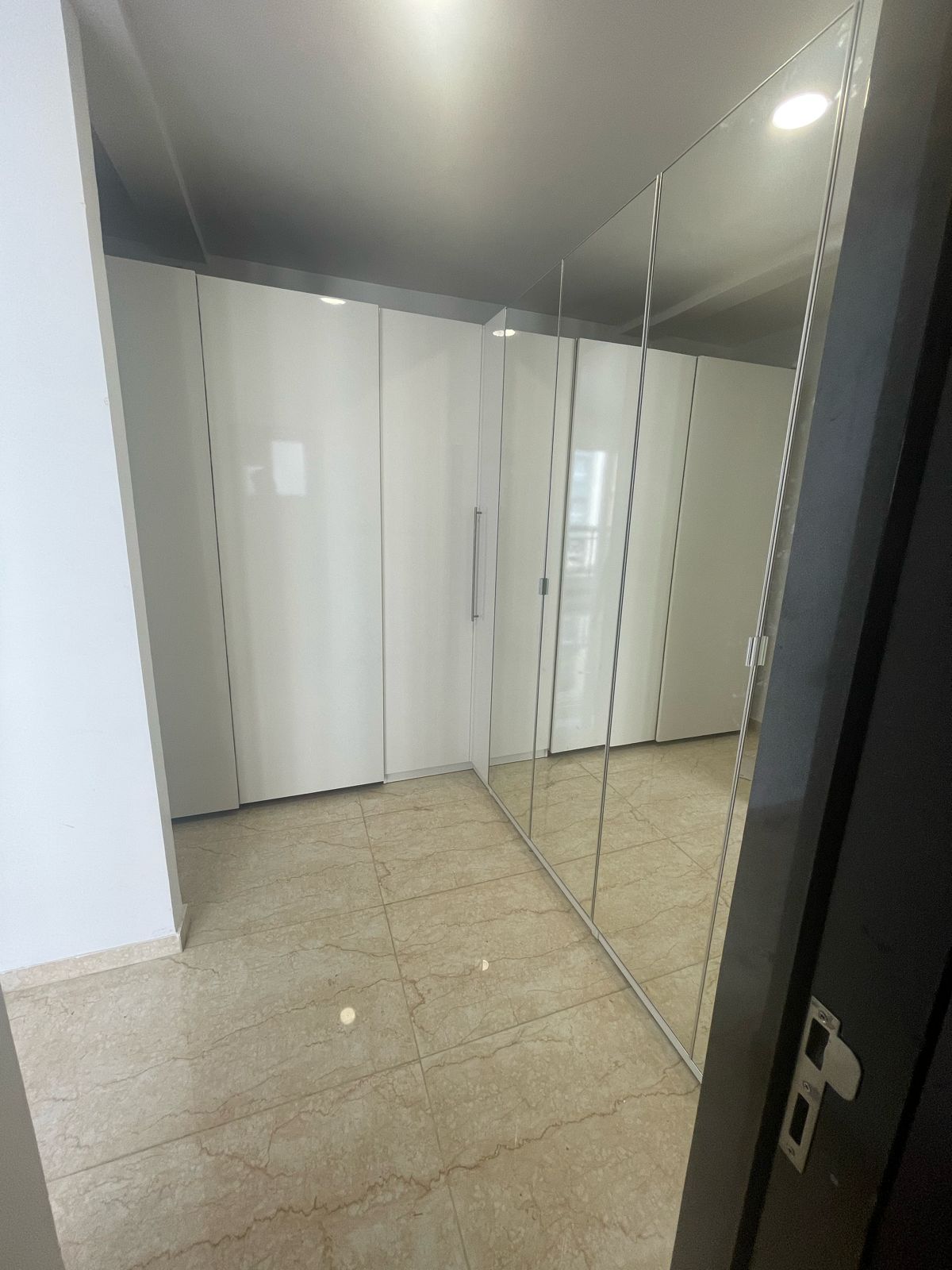 3 BHK Flat for sale in Ma